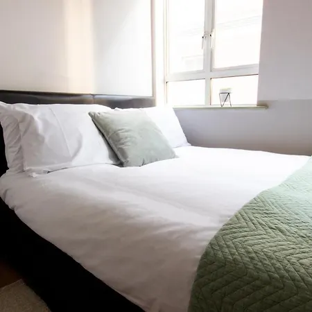 Refurnished Vintage Charming 2 Bedroom In Temple Bar Apartment