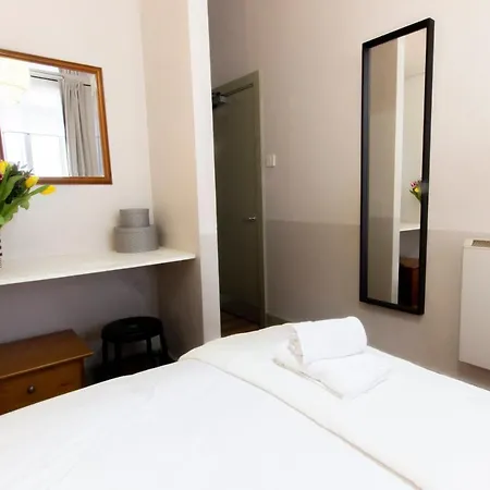 Refurnished Vintage Charming 2 Bedroom In Temple Bar Apartment *